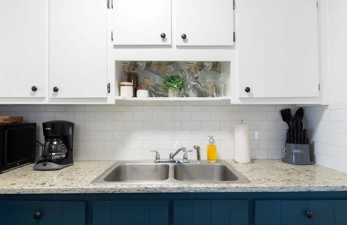 Columbus House | Centrally Located- The Delightful Doubles Unit E