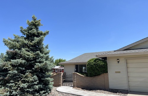 West University House | Centrally located to everything Reno! Family home w/arcade games & full patio.