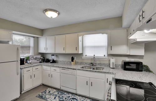 Arlington House | Centrally located, Cozy Family Friendly Home.