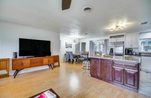 Merritt Island House | Centrally Located Merritt Island Home Pool, Porch