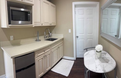 Thousand Oaks Apartment | Centrally Located Studio with Private Entrance and Furnished Patio with BBQ