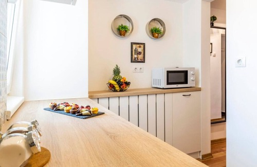 Bucharest City-Centre Apartment | Centrally located Victoriei Square Apartment by MRG