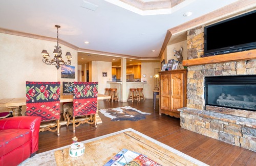 Mountain Village Apartment | Centrum 302 by Avantstay Gorgeous Condo w/Great Views & Steps Away From Ski Runs!
