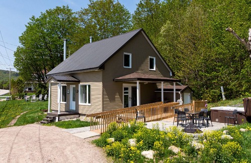 Saint-Leonard-de-Portneuf Ski Chalet | Century-old country house adapted for people with reduced mobility.