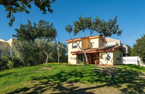 Su Forti House | Ceramic House by Interhome