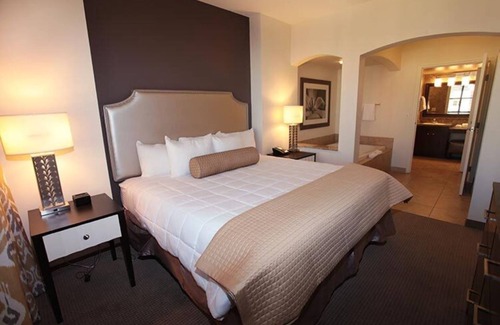 Enterprise Resort | CES - Resort condo for 4 or 8 guests in 2 units , FREE WiFi, FREE pkg