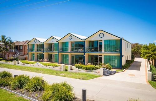 Merimbula Apartment | Cetacea Luxury Apartments - 2 Bedroom Lake View Apartment - Disability Accessibl