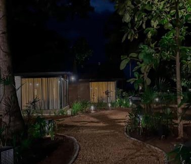 Kataragama Bed & Breakfast | Ceylan trees