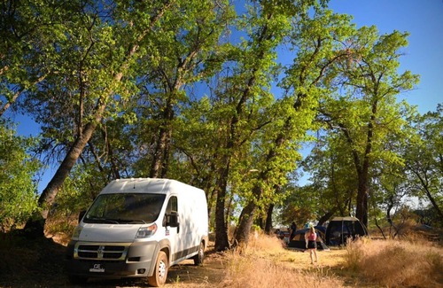 Pinehurst RV Rental | CG21 Campsite/Shower - Kings Canyon & Sequoia NP