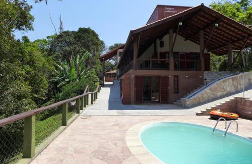 Taquacetuba House | Chácara Casa Ampla no Lago Piscin Churrasqueira