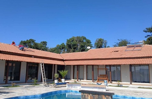 Pouso Alegre House | Chácara completa 5 quartos piscina, sauna, jacuzzi, churrasqueira e fogão lenha