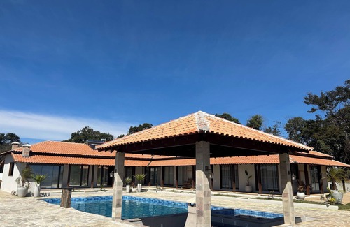 Pouso Alegre House | Chácara completa 5 quartos piscina, sauna, jacuzzi, churrasqueira e fogão lenha