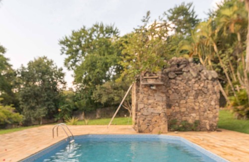 Batatuba House | Chácara em Piracaia com Piscina e Montanha