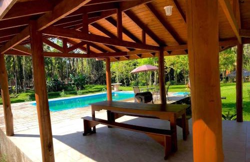Porto de Cima House | Chácara Porto Bello - Casa com Piscina em Morretes