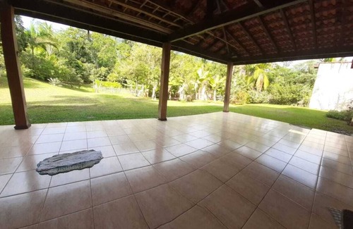 Itariri House | Chácara Recanto dos Pássaros com Rio no Terreno