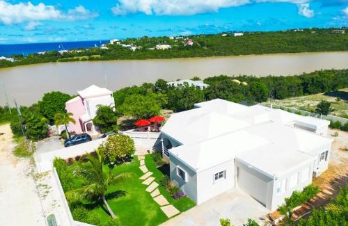 West End Village Villa | Châlet Genesis