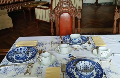 Blot-lʼEglise Bed & Breakfast | Château de Blot