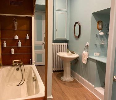 Blot-lʼEglise Bed & Breakfast | Château de Blot