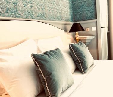 Serves-sur-Rhone Hotel | Château de Fontager