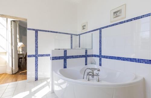 Aizenay Bed & Breakfast | Château de la Marronnière