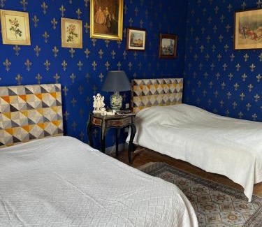 Allonnes Bed & Breakfast | Château de la Thibaudière Bois Savary - Chambre familiale du Roi