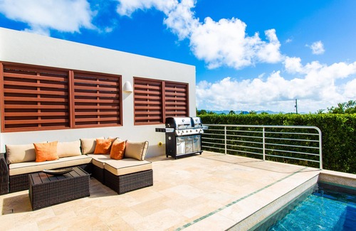 West End Village Villa | Château Genesis : Cozy Caribbean Retreat