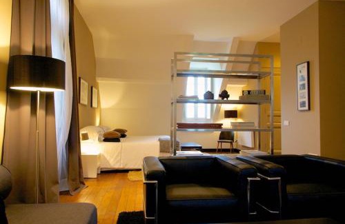 Saint-Front-de-Pradoux Bed & Breakfast | Château La Thuilière