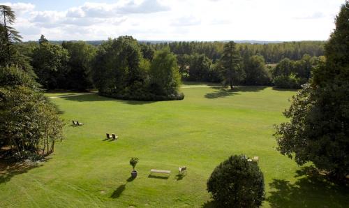 Saint-Front-de-Pradoux Bed & Breakfast | Château La Thuilière