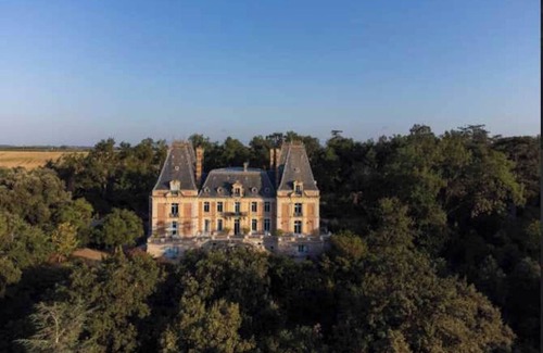 Fajolles Apartment | Château Stay – 1BR/4P with Pool & Park Access