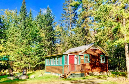 Franconia Cottage | CH Adorable cottage in Franconia minutes from Cannon, Franconia Notch! Fire Pit, wifi, laundry