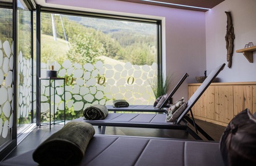 St. Valentin auf der Haide Ski Chalet | Chalet 'Chalet Ortles' with Lake View, Private Terrace and Wi-Fi