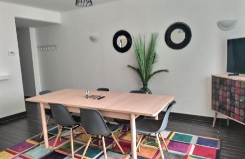 Woippy House | Ch privée 18m - Canapé - Netflix - Appart 120m