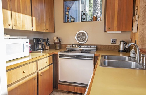 Black Butte Ranch Condo | CH059 | REDUCED RATES THRU 2025 - Pet friendly with Lake & Mountain views!
