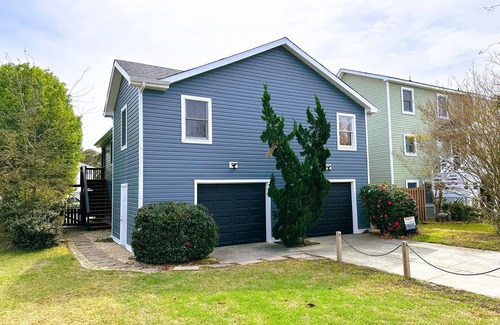 Colington Harbour House | CH245- Waterfront- 3 BRs, Dock, Pool Table, Piano, Comm Pool, Dog Friendly!