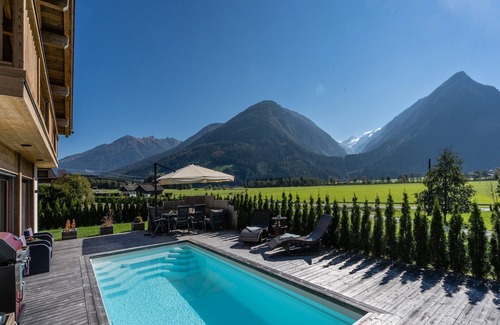 Schonbach Ski Chalet | Chalet in Neukirchen am Grossvenediger with pool