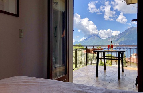 Porto House | Charming apartment with balcony and lake view in quiet area (private parking)