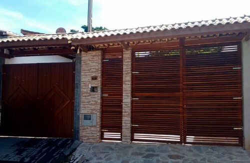 Centro Comercial Ski Chalet | Chalé a 5 minutos da Praia do Perequê