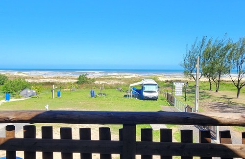 Balneario Arroio do Silva Ski Chalet | Chalé Confortável na Beira mar Sinta a Brisa da Praia a Poucos Metros do Oceano