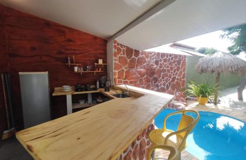 Fortim House | chalé com cozinha dois quartos e piscina privativa