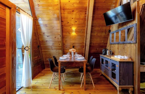 Joinville Ski Chalet | Chalé confortável com pisc,WiFi, garagem e jacuzzi