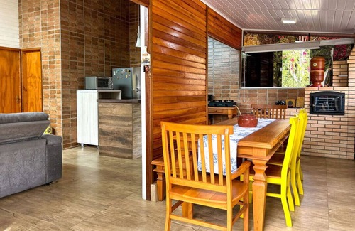 Itu Ski Chalet | Chalé em camping pago a parte com lazer - Itú/SP