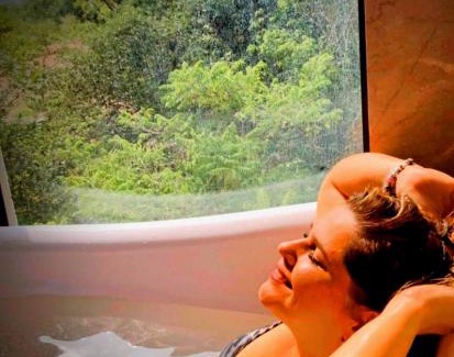 Alexania Ski Chalet | Chalé Recanto - ofurô, banheira, vista, cachoeira e lago