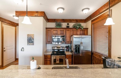Boone Condo | Chalakee Lodge CI-1- Gated Resort, Indoor/Outdoor Pools, Resort Hot Tub, Fitness, Gas Log Firepla.