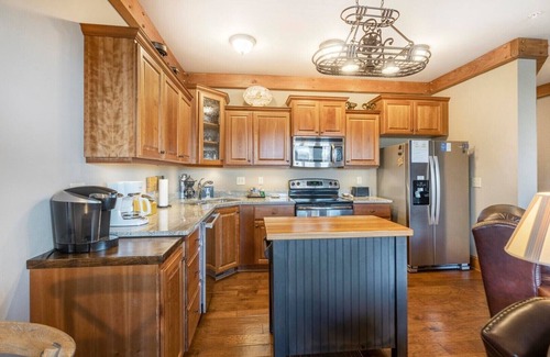 Boone Condo | Chalakee Lodge CI-2- Gated Resort, Indoor/Outdoor Pools, Resort Hot Tub, Fitness, Gas Log Firepla.