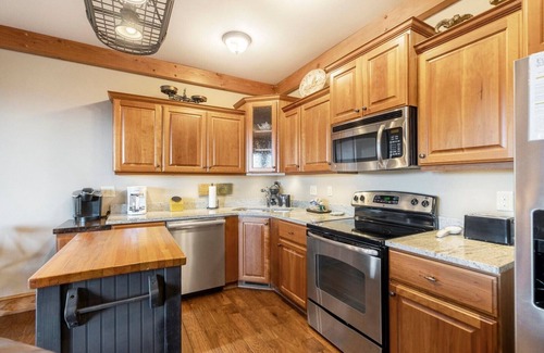 Boone Condo | Chalakee Lodge CI-2- Gated Resort, Indoor/Outdoor Pools, Resort Hot Tub, Fitness, Gas Log Firepla.