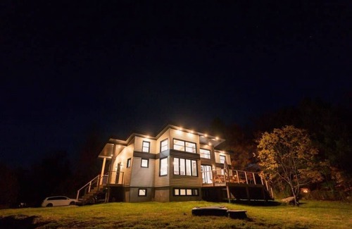 Mansonville Ski Chalet | Chalet à Léo- Spacious & elegant, view of Jay Peak