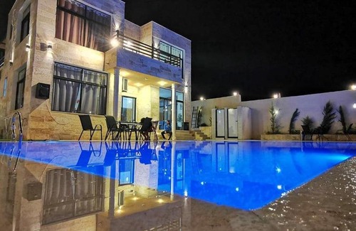 Al Kafrayn Ski Chalet | chalet شاليه