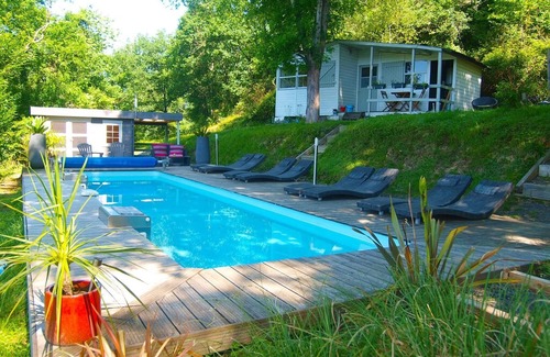 La Bastide-Clairence Villa | Chalet (1 of 6) at the edge of the river with heated pool near Biarritz