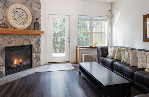 Government Camp Ski Chalet | Chalet 102 at the Official Collins Lake Resort
