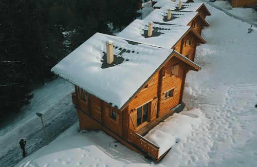 La Joue du Loup Ski Chalet | CHALET 110M2 AT THE FOOT OF THE SLOPES, OUTDOOR JACUZZI, GARAGE, 12-14 PERS WIFI GAMES